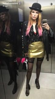 Bella Thorne feet photo thumbnail