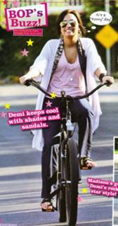 Demi Lovato feet photo thumbnail