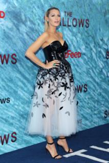 Blake Lively feet photo thumbnail