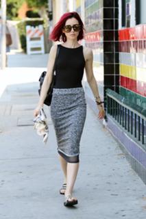 Lily Collins feet photo thumbnail