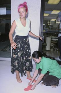 Lily Allen feet photo thumbnail