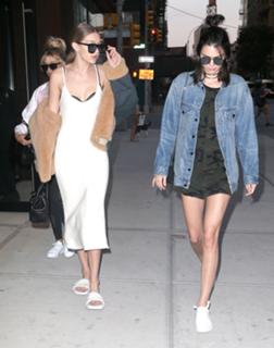 Gigi Hadid feet photo thumbnail