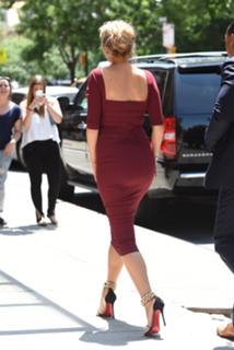 Blake Lively feet photo thumbnail