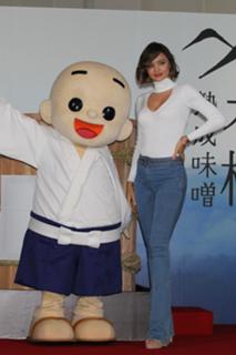 Miranda Kerr feet photo thumbnail