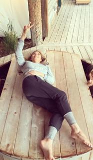 LeAnn Rimes feet photo thumbnail
