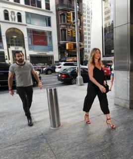 Jennifer Aniston feet photo thumbnail