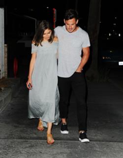 Olivia Culpo feet photo thumbnail