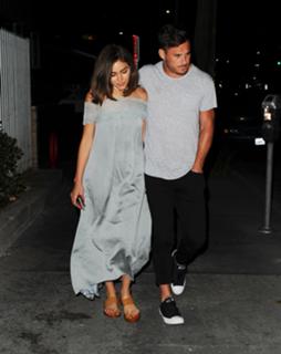 Olivia Culpo feet photo thumbnail