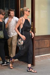 Heidi Klum feet photo thumbnail