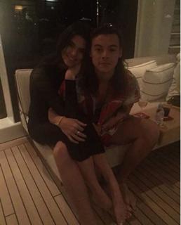 Kendall Jenner feet photo thumbnail