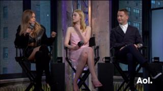 Elle Fanning feet photo thumbnail