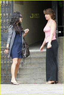 Vanessa Hudgens feet photo thumbnail