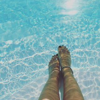 Athina Oikonomakou feet photo thumbnail