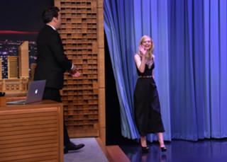Elle Fanning feet photo thumbnail