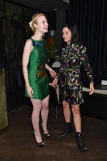 Elle Fanning feet photo thumbnail
