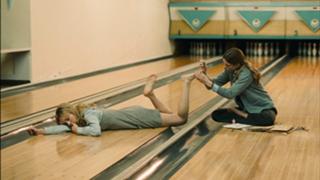 Brie Larson feet photo thumbnail