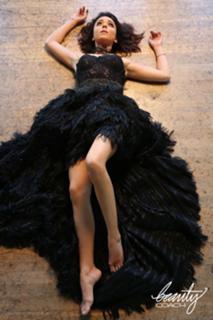 Sarah Hyland feet photo thumbnail