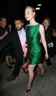 Elle Fanning feet photo thumbnail