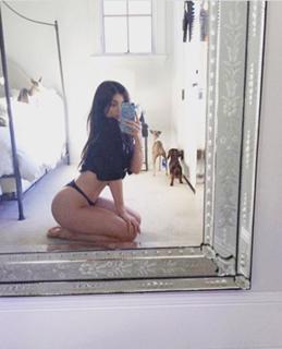 Kylie Jenner feet photo thumbnail