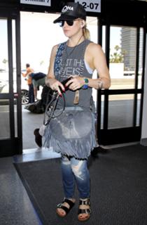 Kate Hudson feet photo thumbnail