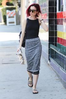 Lily Collins feet photo thumbnail