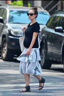 Olivia Wilde feet photo thumbnail