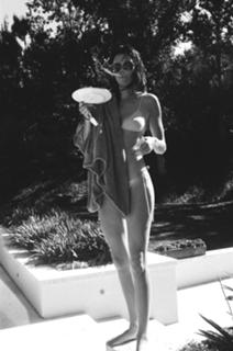 Kendall Jenner feet photo thumbnail