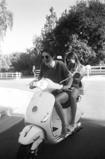Kendall Jenner feet photo thumbnail