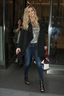 Jenny McCarthy-Wahlberg feet photo thumbnail