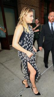 Chloë Grace Moretz feet photo thumbnail