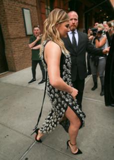 Chloë Grace Moretz feet photo thumbnail