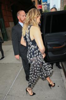 Chloë Grace Moretz feet photo thumbnail