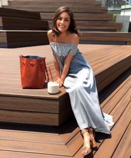Olivia Culpo feet photo thumbnail