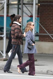 Natalie Portman feet photo thumbnail