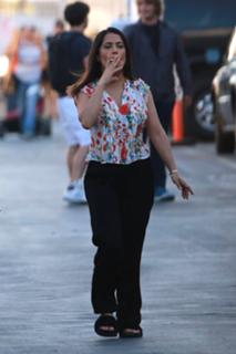 Salma Hayek feet photo thumbnail
