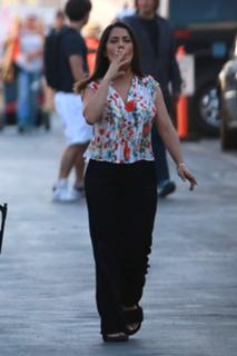 Salma Hayek feet photo thumbnail
