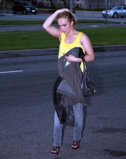 Hayden Panettiere feet photo thumbnail