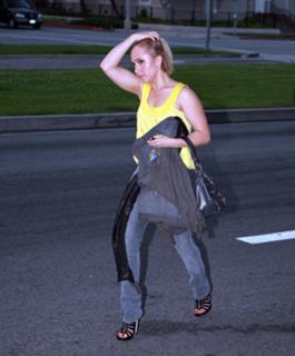 Hayden Panettiere feet photo thumbnail