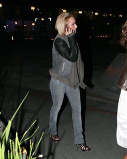 Hayden Panettiere feet photo thumbnail