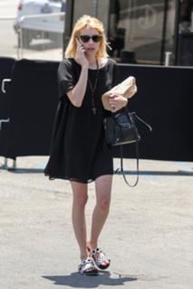 Emma Roberts feet photo thumbnail