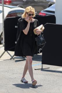 Emma Roberts feet photo thumbnail