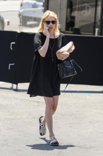 Emma Roberts feet photo thumbnail