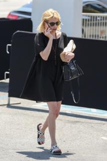 Emma Roberts feet photo thumbnail
