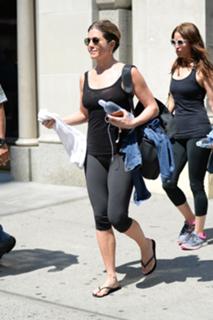 Jennifer Aniston feet photo thumbnail