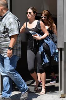 Jennifer Aniston feet photo thumbnail