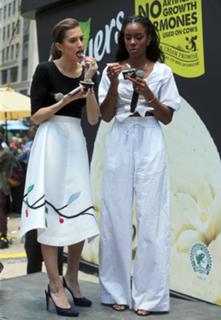 Kelly Rowland feet photo thumbnail