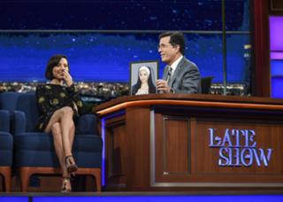 Aubrey Plaza feet photo thumbnail