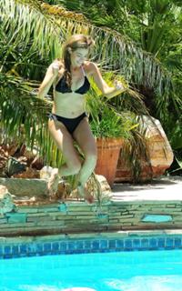 Denise Richards feet photo thumbnail