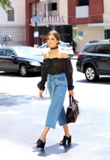Olivia Culpo feet photo thumbnail