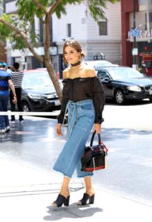 Olivia Culpo feet photo thumbnail